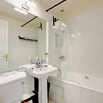Superbe Haussmannien 4br 10p Parc Monceau Apartment *