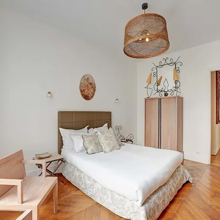 Superbe Haussmannien 4br 10p Parc Monceau