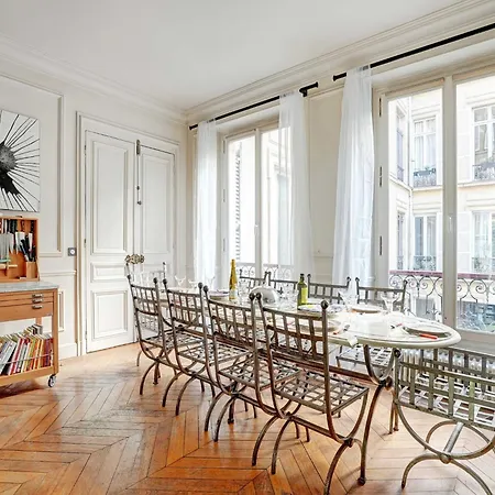 Superbe Haussmannien 4br 10p Parc Monceau