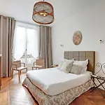 Superbe Haussmannien 4br 10p Parc Monceau Parigi