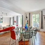 Superbe Haussmannien 4br 10p Parc Monceau Parigi