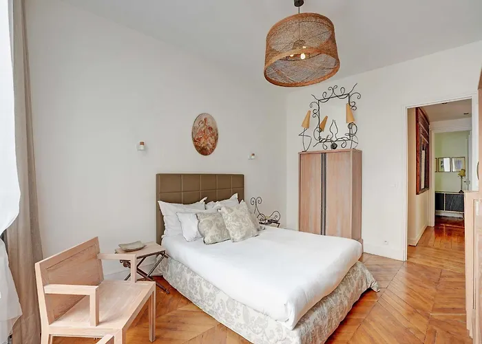 Superbe Haussmannien 4br 10p Parc Monceau