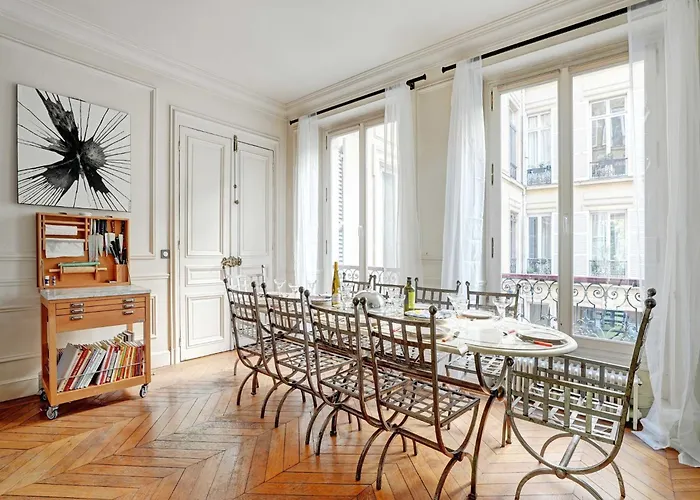 Superbe Haussmannien 4br 10p Parc Monceau